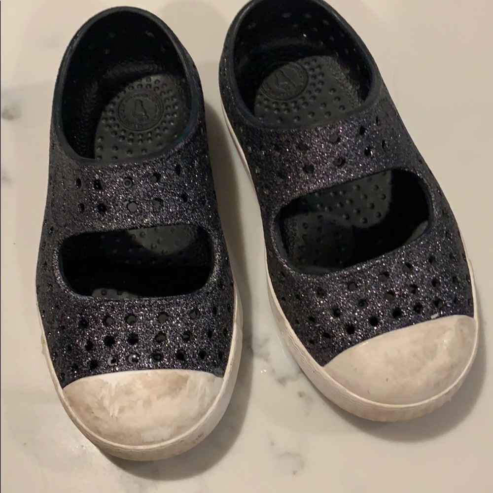 Native toddler shoes size C8